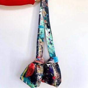 Yaito - Minky Plush Abstract Painted One
Handle Knot Crossbody